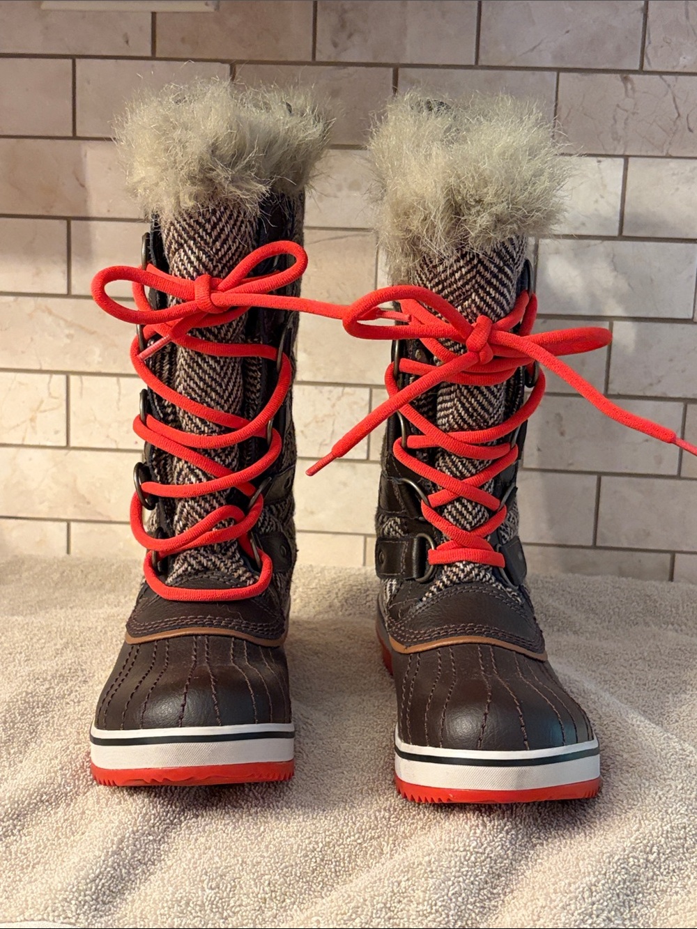 Sorel Women's Brown Winter Lace-Up Boot with Faux Fur Trim Size 7